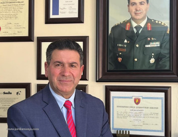 الدكتور ناجح العمري جراح اطفال في اليمن صنعاء علاج كيس الصفن الحاد عند الاطفال في اليمن دكتور جراحة كلى اطفال في اليمن علاج التواء الخصية عند الاطفال في صنعاء افضل دكتور جراحة اطفال في اليمن افضل دكتور مسالك بولية اطفال في اليمن